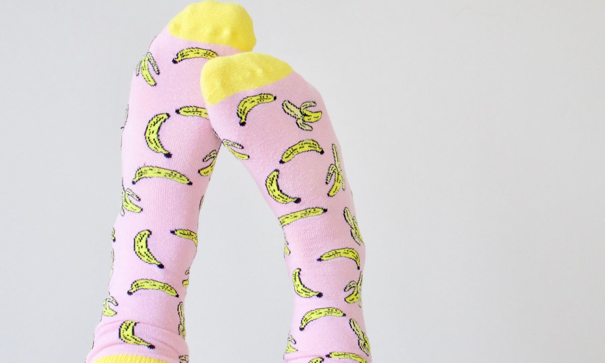 Το πιο απίθανο challenge του Tik Tok: Κάνε μπούκλες με... τις κάλτσες σου!