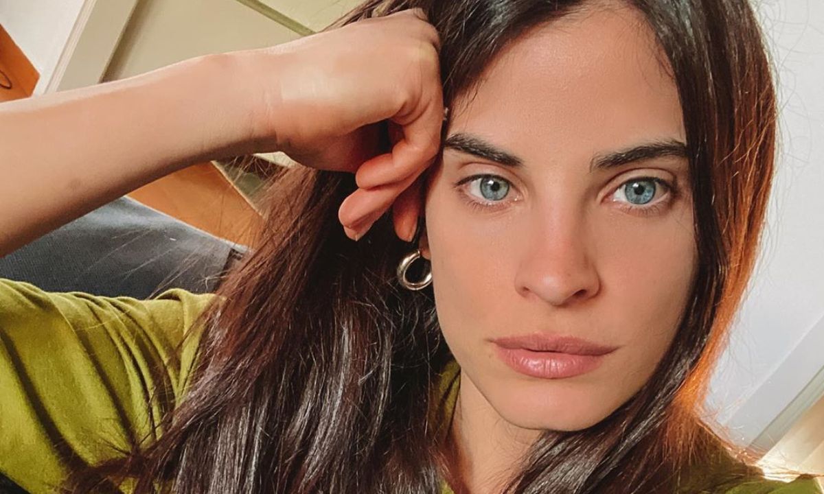 Η Χριστίνα Μπόμπα κάνει βόλτες... στο σπίτι με την πιο sexy αμφίεση