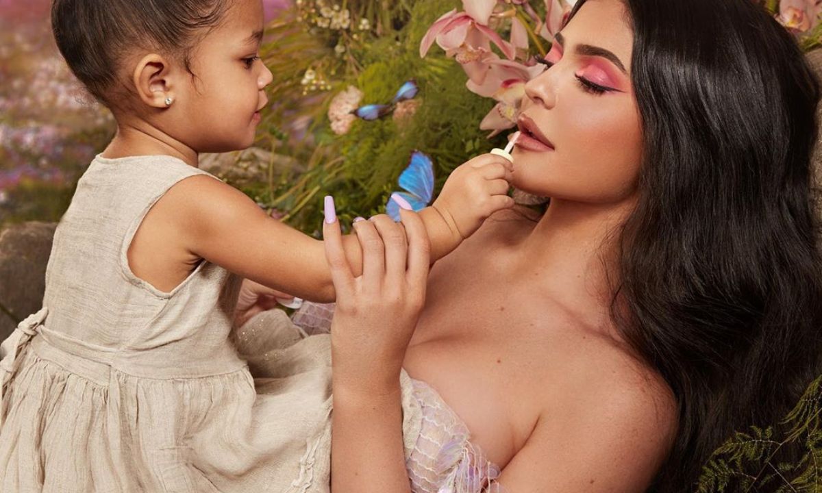 Δεν φαντάζεσαι τι κάνει κλεισμένη μέσα η Kylie Jenner με την κόρη της Stormi