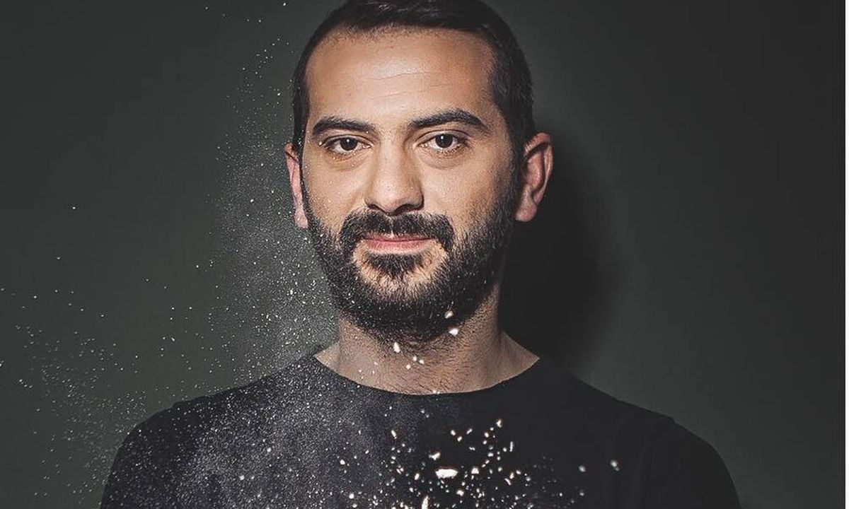 Λεωνίδας Κουτσόπουλος: Μας έδειξε το σπίτι του και «κολλήσαμε» με τη λεπτομέρεια στη διακόσμησή του