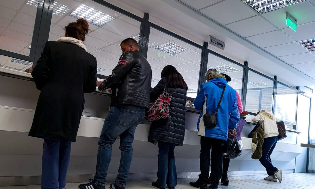 Κορονοϊός: Νέα σενάρια για μείωση μισθών στο Δημόσιο