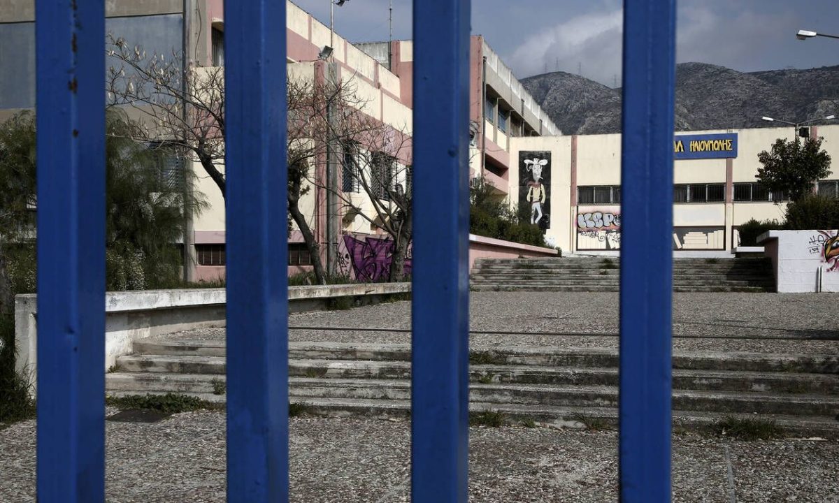 Κορονοϊός: Σας αφορά! Πότε ανοίγουν τα σχολεία - Τι θα γίνει με τις Πανελλήνιες