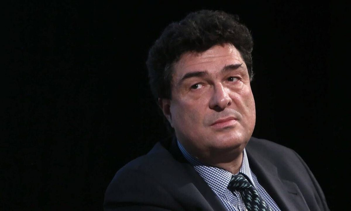 Κορονοϊός: Η πρώτη φωτογραφία του Αλέξη Παπαχελά μέσα από την εντατική