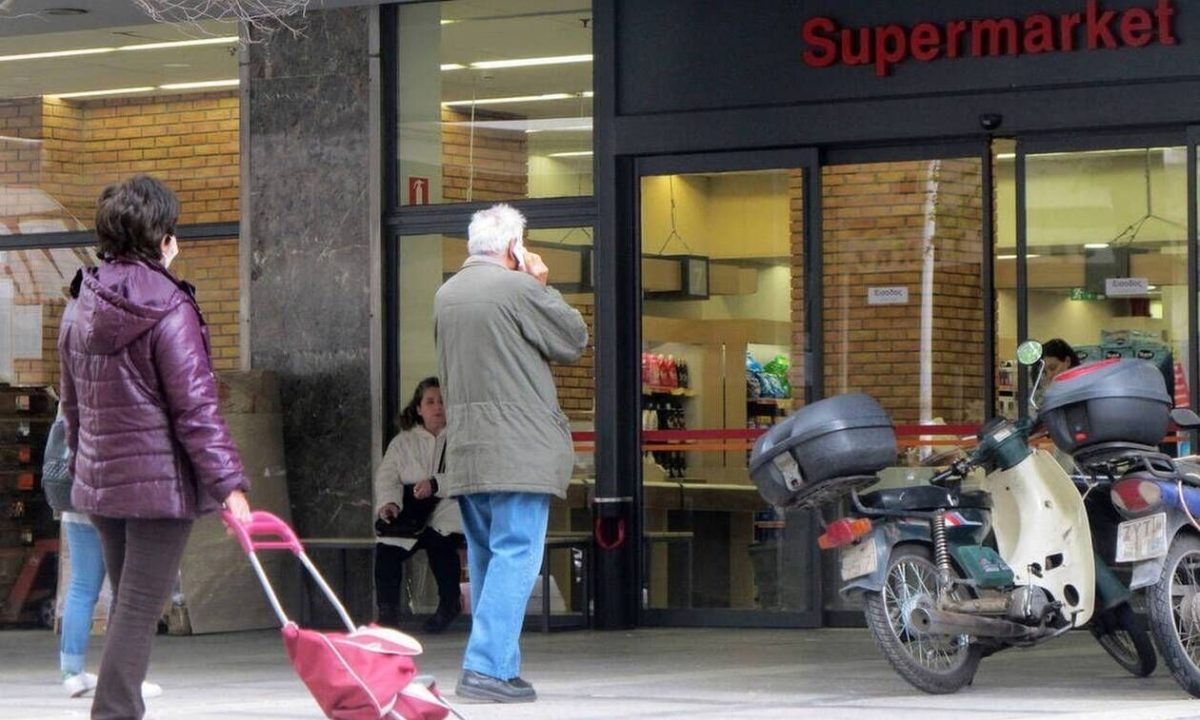 Εορταστικό ωράριο: Ανοιχτά σήμερα τα καταστήματα - Τι ώρα θα κλείσουν