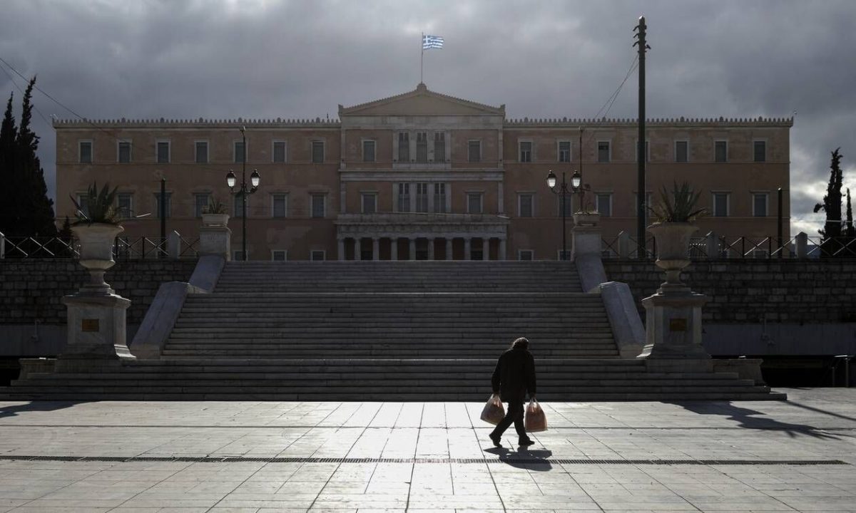 Άρση μέτρων: Πυρετώδεις ετοιμασίες στα καταστήματα - Πού θα είναι απαραίτητη η μάσκα