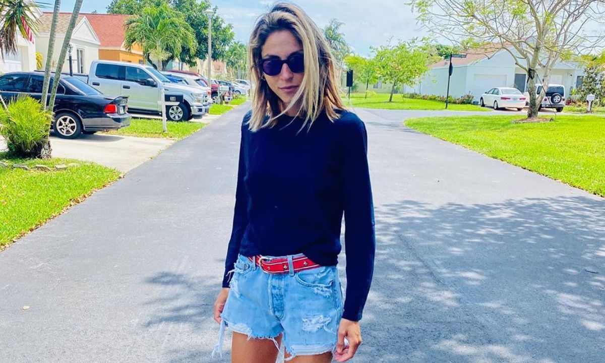 Η Σοφία Καρβέλα αθλείται με μαγιό και δεν μπορούμε να ξεπεράσουμε το κορμί της