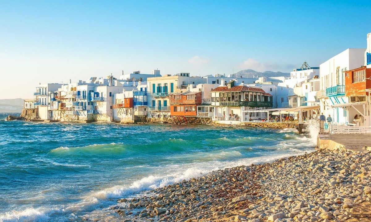 Η Μύκονος δεν έχει τουρίστες αλλά… βούλιαξε από celebrities! (vid+pics)