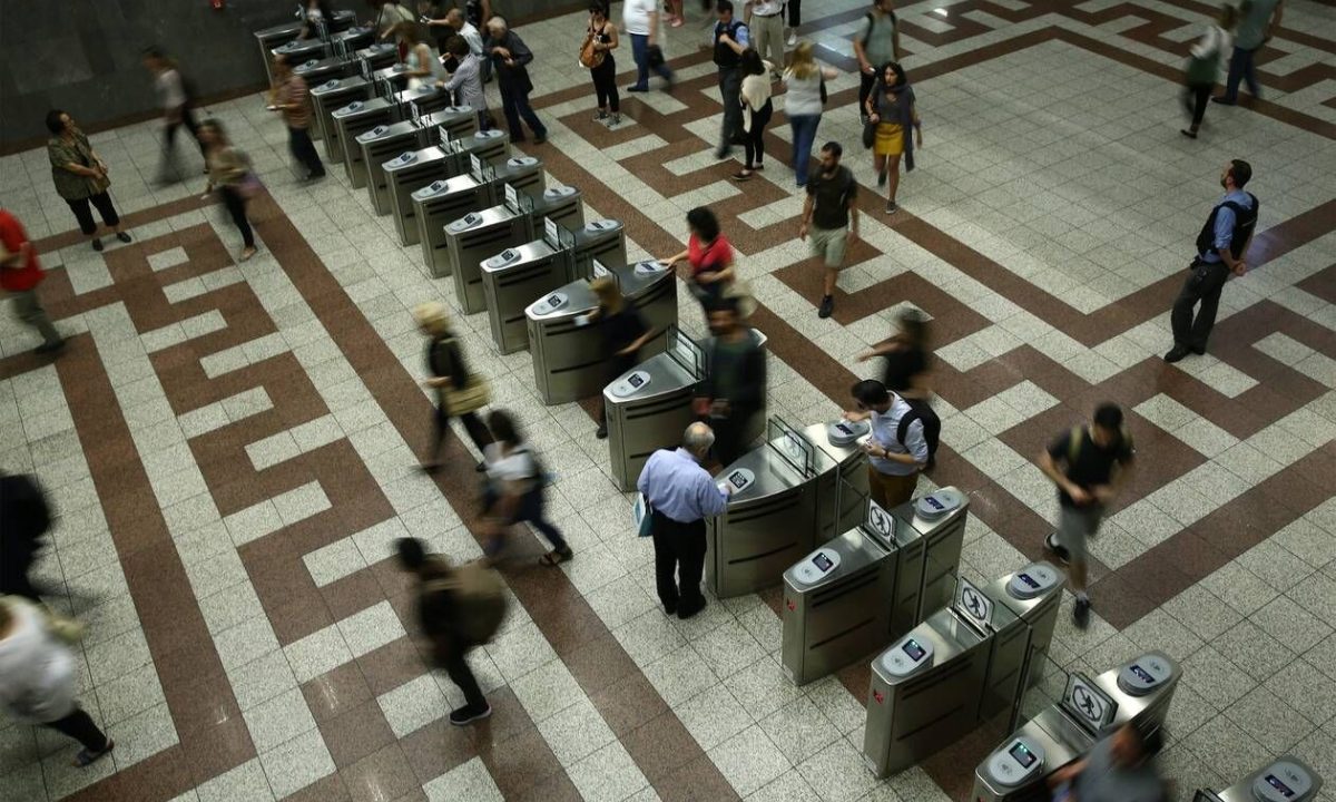 Αυτές είναι οι νέες τιμές σε ΜΜΜ, ΚΤΕΛ και ταξί με τη μείωση του ΦΠΑ