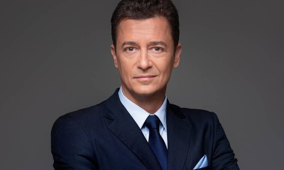 Αυτό το θηλυκό κάνει ό,τι θέλει τον Αντώνη Σρόιτερ! Και είναι μία γλύκα