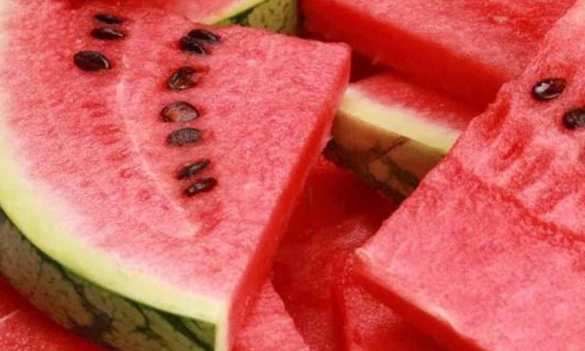 Ξέρετε πόσες θερμίδες έχει μία φέτα καρπούζι;