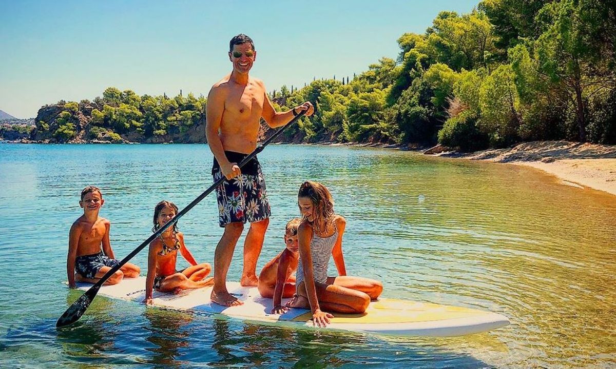 Ο μπαμπάς Σάκης Ρουβάς εν δράσει! Σε τρυφερές φωτό με τα παιδιά