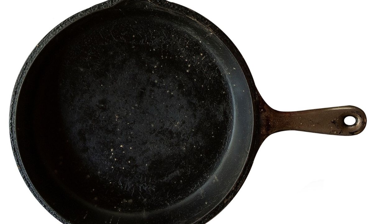 Έριξε αναψυκτικό σε τηγάνι και το έβαλε στη φωτιά - Δείτε γιατί (video)