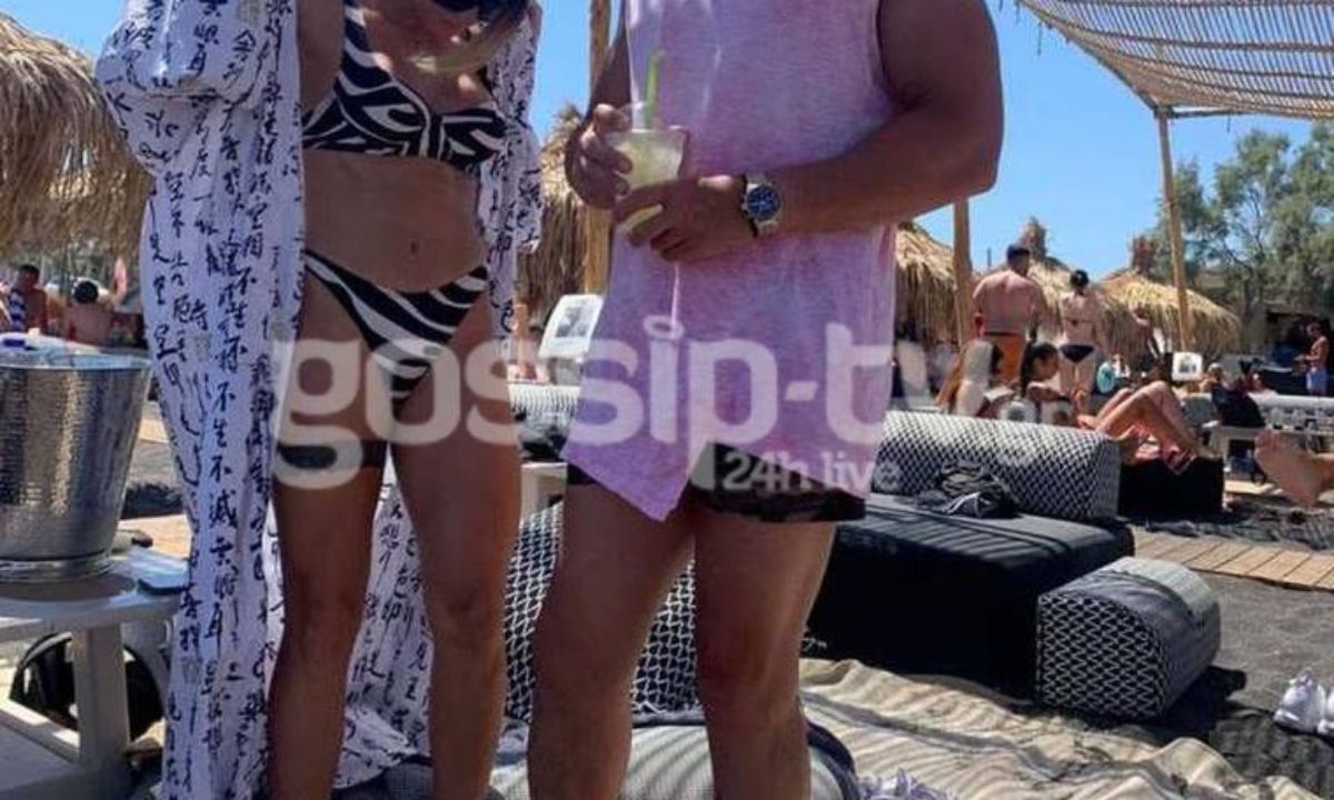 Αποκλειστικό: Μετά την είδηση του γάμου, το πρώτο ταξιδάκι στη Σαντορίνη