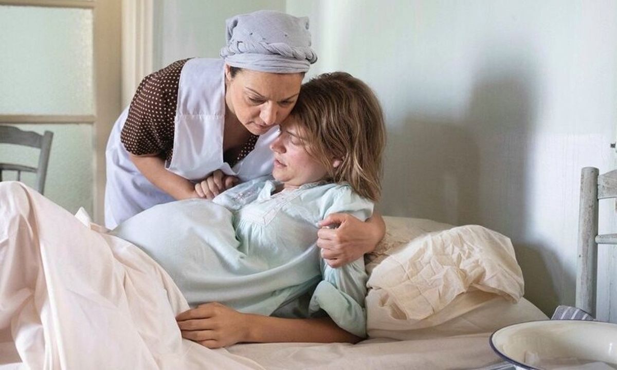 Άγριες Μέλισσες: Με επαγγελματία μαία «γέννησε» η Δρόσω – Η αποκάλυψη της Ρίζως