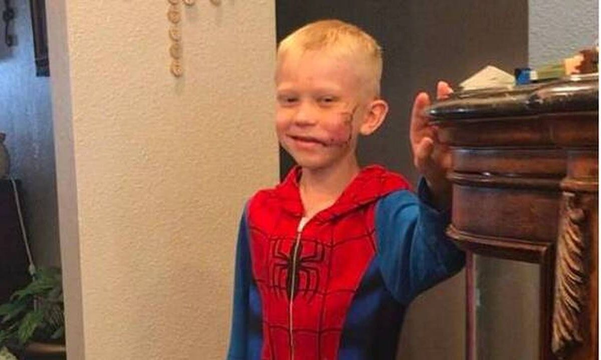 Οι Αμερικάνοι σούπερ ήρωες χαιρετίζουν τη γενναιότητα ενός εξάχρονου αγοριού (vids)