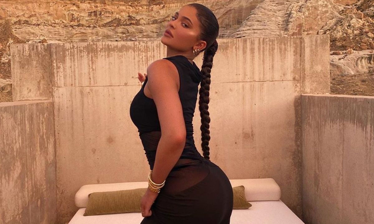 H Kylie Jenner πήρε ένα αυτοκίνητο 300 χιλ. δολαρίων και το έκανε... ροζ