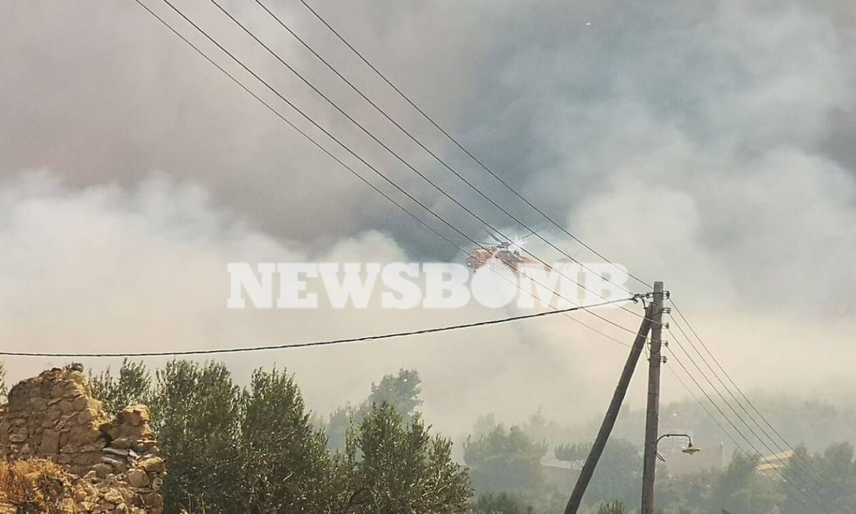 Φωτιά - Κορινθία: Εκτός ελέγχου η φωτιά - Εκκενώνεται οικισμός και κατασκήνωση