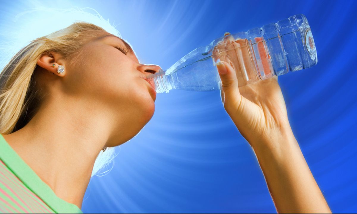 Όσα πρέπει να ξέρετε για την αφυδάτωση σε εικόνες