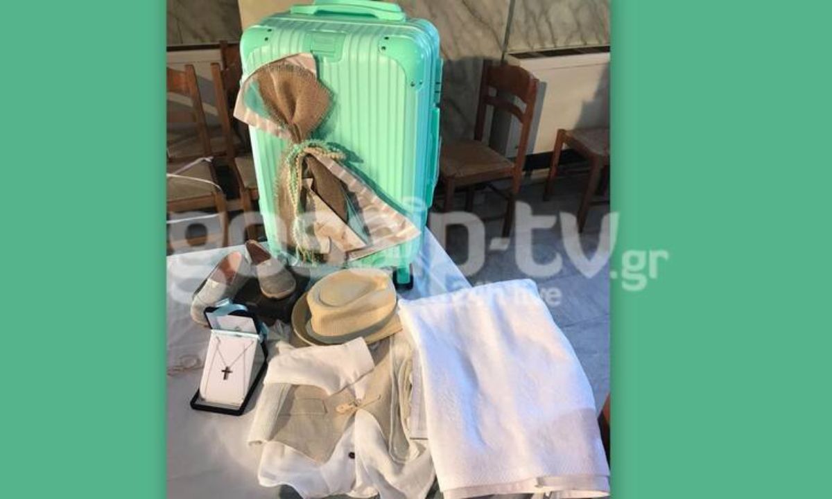 Βάφτισε τα εγγόνια της και έκλεψε τις εντυπώσεις με το στιλ της! (Photos)