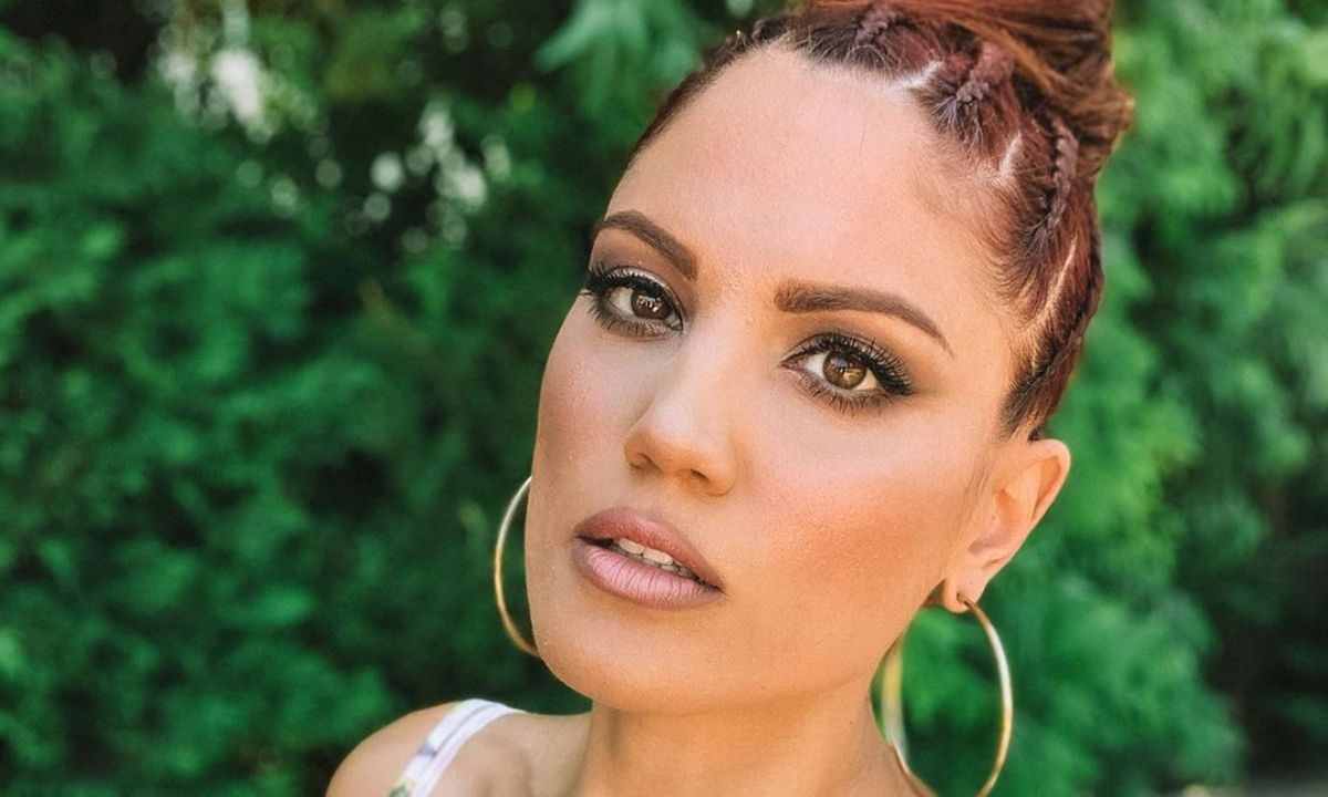 Η Μαίρη Συνατσάκη ποζάρει με μαγιό στην πιο συγκλονιστική της φωτό