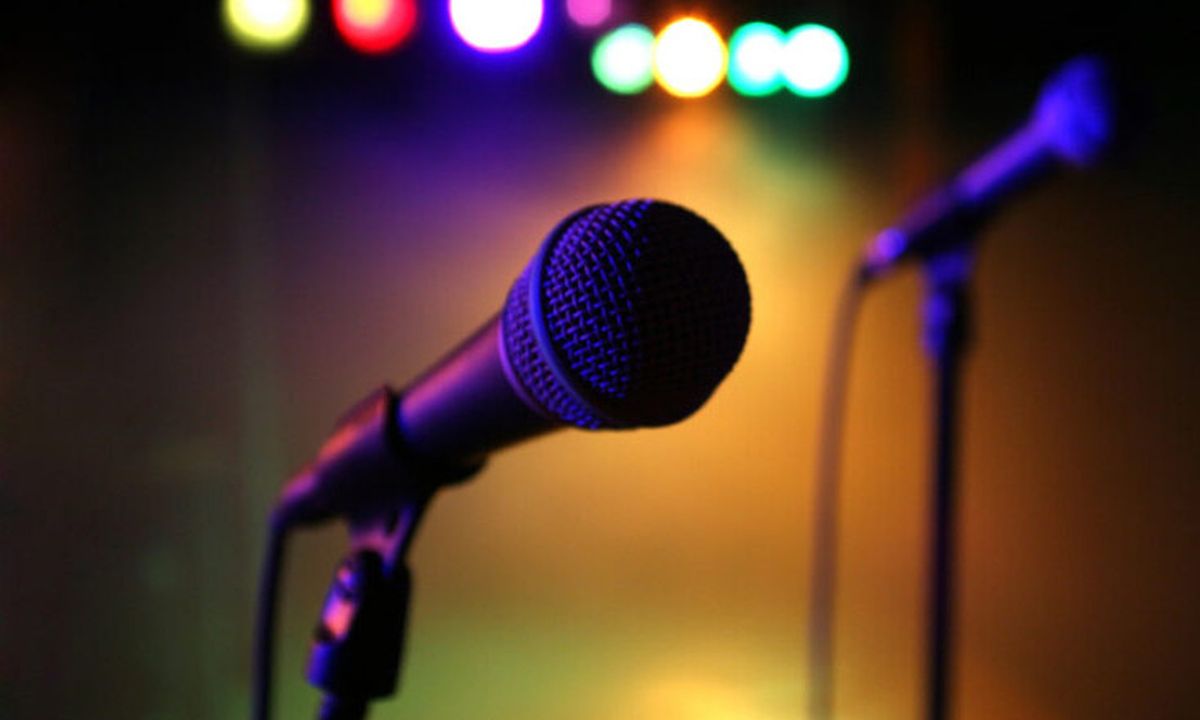 Έλληνας τραγουδιστής απέκτησε δισέγγονο και μόλις το μάθαμε! (Video)