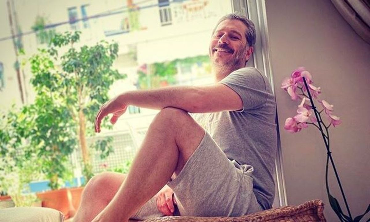 Αλέξανδρος Μπουρδούμης: Με τον νεογέννητο γιο του στη θάλασσα (Photos)