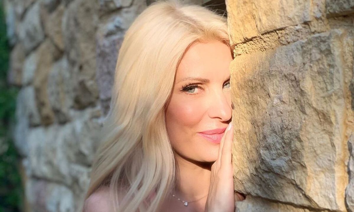 H νέα φωτό της Μενεγάκη από τις διακοπές και ο διάλογος με πρώην συνεργάτη