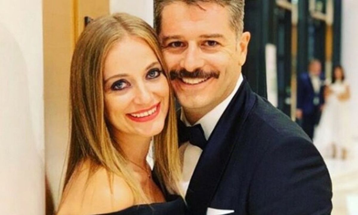 Μπουρδούμης: Φωτογραφίζει το κορίτσι του με μαγιό, 3 εβδομάδες μετά τη γέννα!