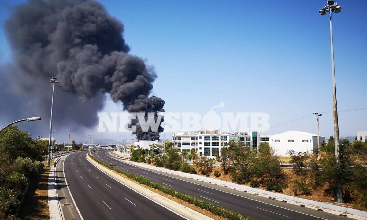 «Κόλαση» φωτιάς στη Μεταμόρφωση: Μαύροι καπνοί σκέπασαν την Αττική - Τεράστιο πυροθερμικό φορτίο