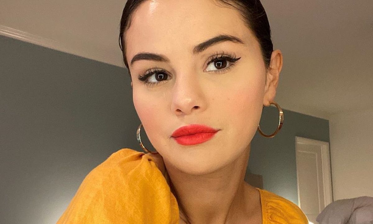 Η Selena Gomez φόρεσε το τοπ που όλες θα θέλαμε να έχουμε