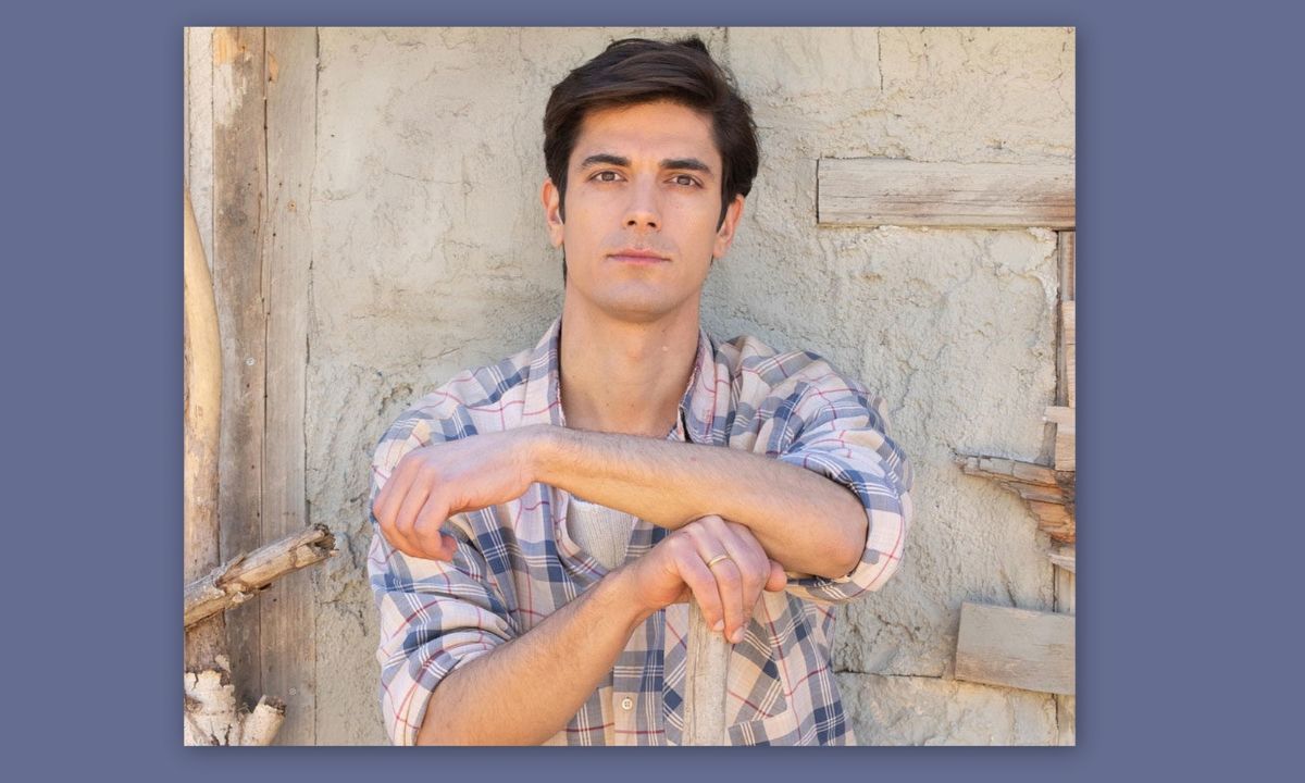 Άγριες Μέλισσες: Ο Λάμπρος πήγε στο πατρικό του και ζηλέψαμε το μπαλκόνι του!