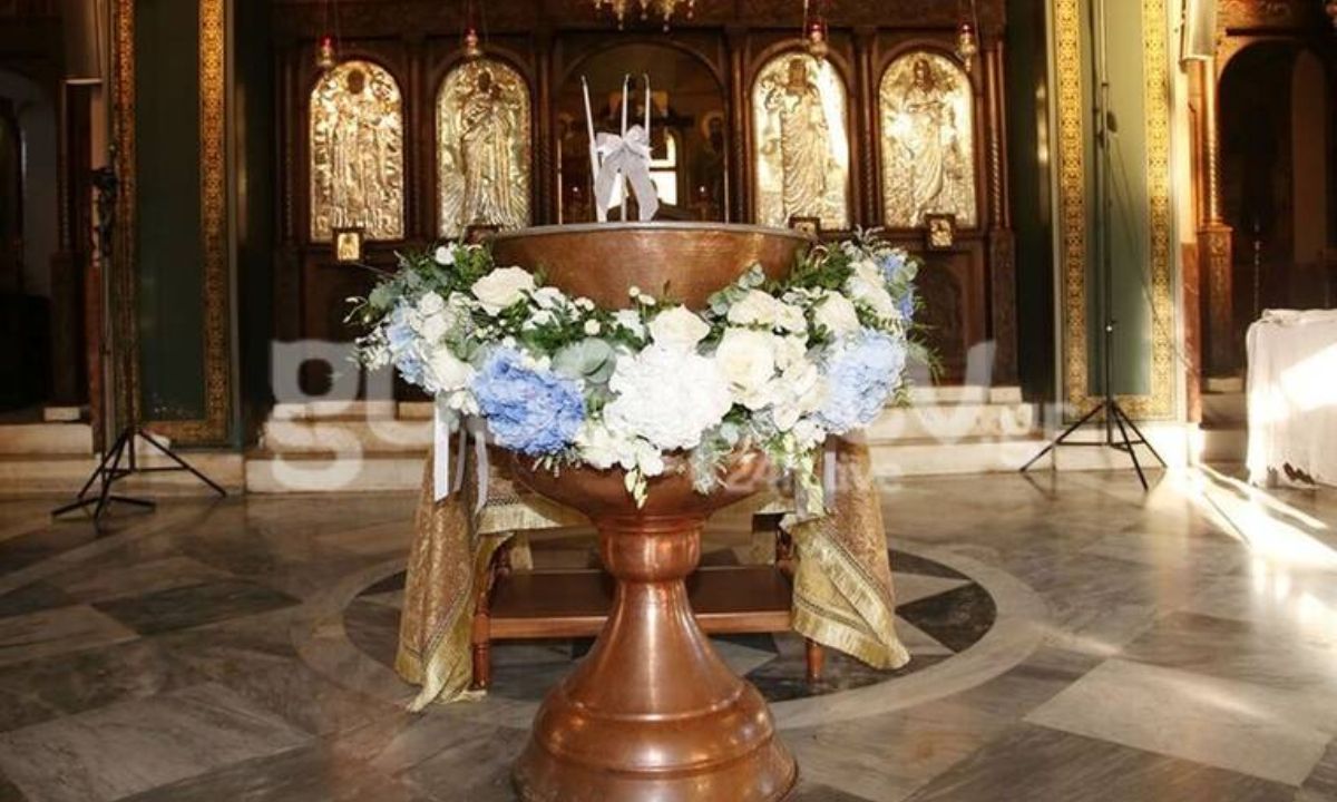 Λαμπερή βάφτιση στη showbiz στο κέντρο της Αθήνας