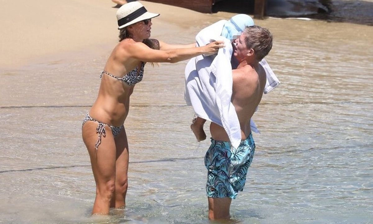 Μαριέττα Χρουσαλά - Λέων Πατίτσας: Οικογενειακώς σε παραλία της Μυκόνου!