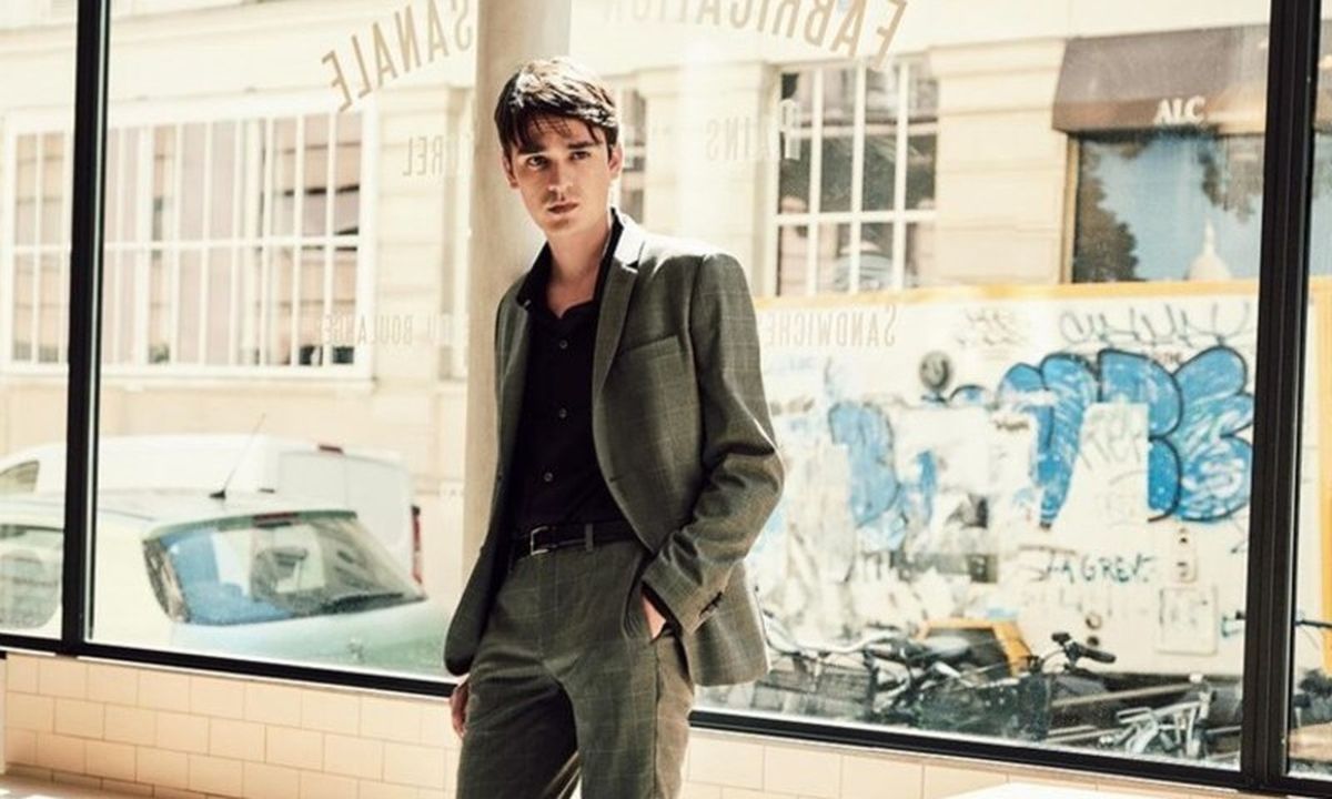 Μάντεψε! Η συγκλονιστική ομοιότητα με τον διάσημο πατέρα του θα σε συναρπάσει!