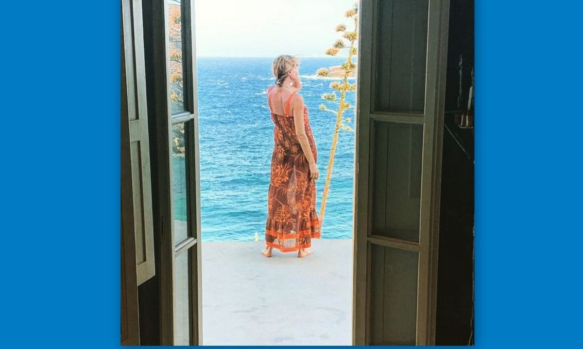 Μπαλατσινού: Οι πιο ωραίες πόζες της εγκυμονούσας στο σπίτι της στην Πάτμο