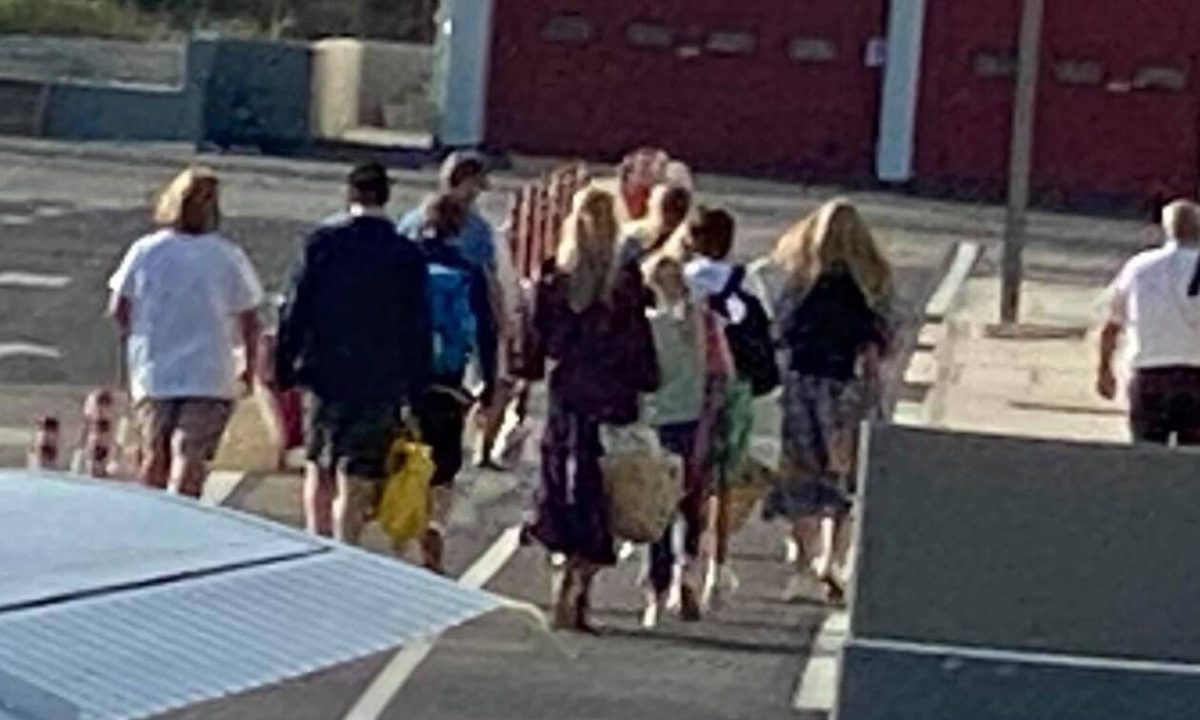 Κλοντια Σίφερ: Στην Κεφαλονιά το διάσημο μοντέλο - Με λίαρ τζετ και υπερπολυτελη θαλαμηγό (pics)