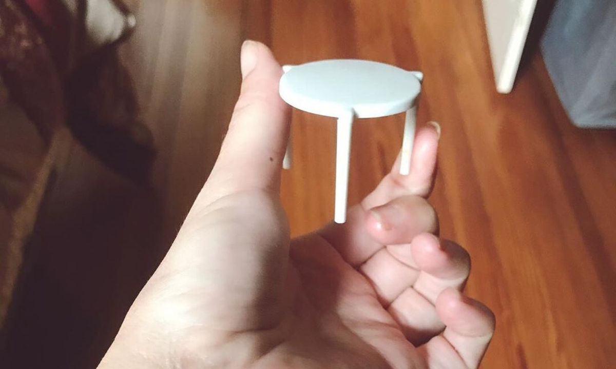 Έτσι θα εκμεταλλευτείτε το… τραπεζάκι της πίτσας βάζοντας το κινητό (video)