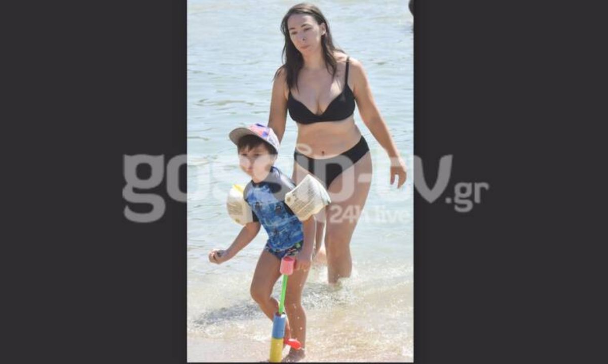Κατσαβού: Στη θάλασσα με τον γιο της και με απίθανη σιλουέτα!