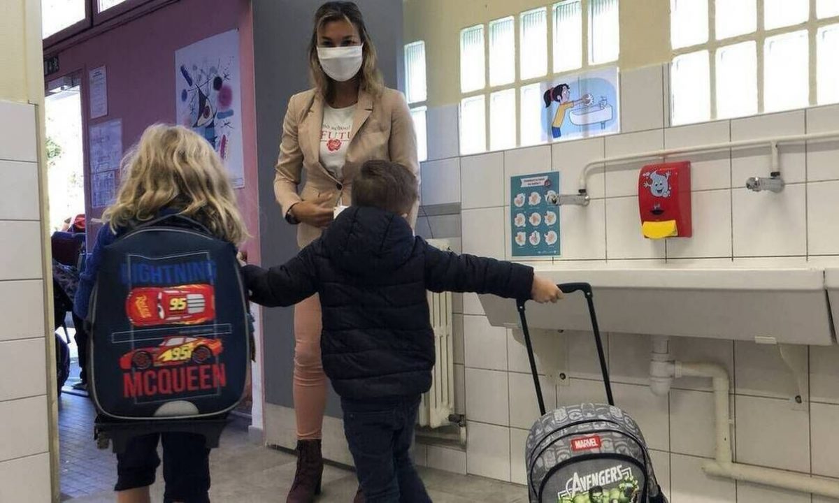 Γώγος για άνοιγμα σχολείων: Σε ποσοστό 95% προστατεύει η μάσκα