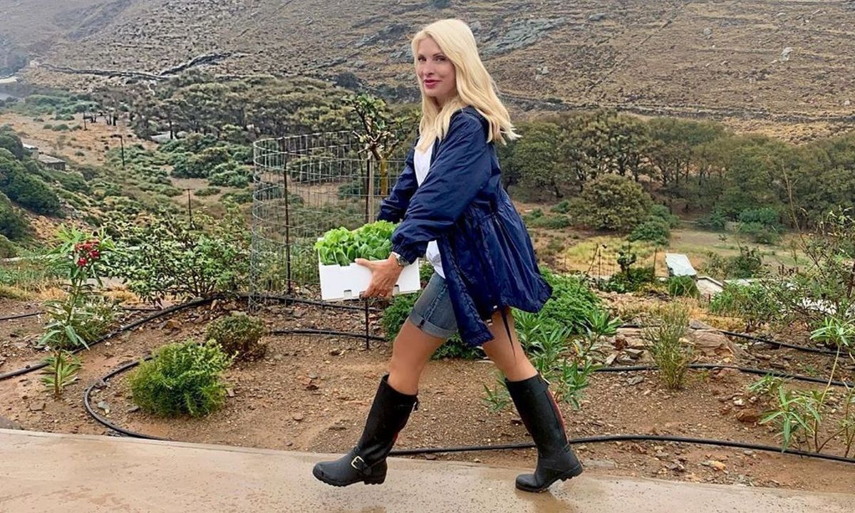 Ελένη Μενεγάκη: Όπως δεν την έχετε ξαναδεί - Με φόρμα και αγουροξυπνημένη