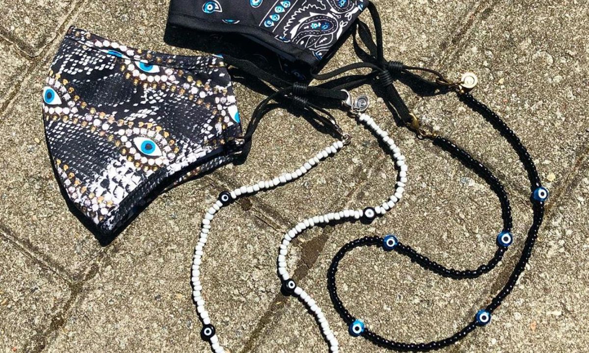 Η αλυσίδα για την μάσκα είναι το πιο hot αξεσουάρ αυτή τη στιγμή