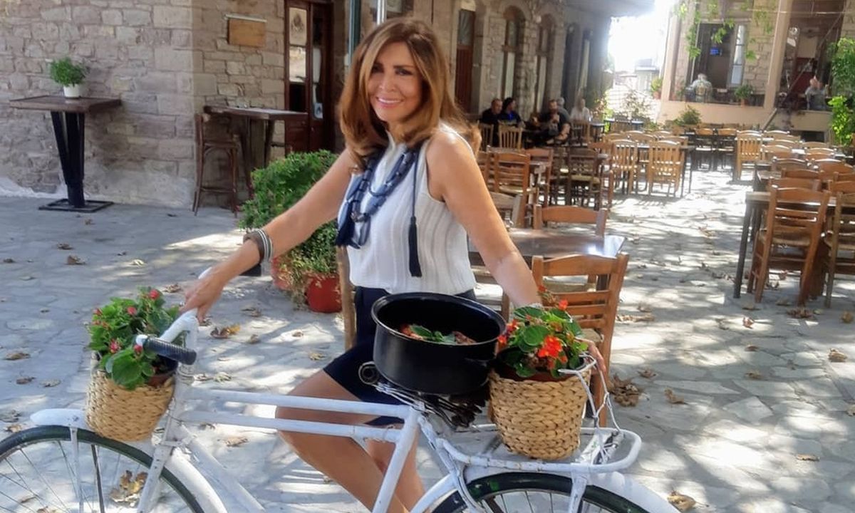 Δύσκολες ώρες για τη Μιμή Ντενίση - Πέθανε η μητέρα της (Photos)