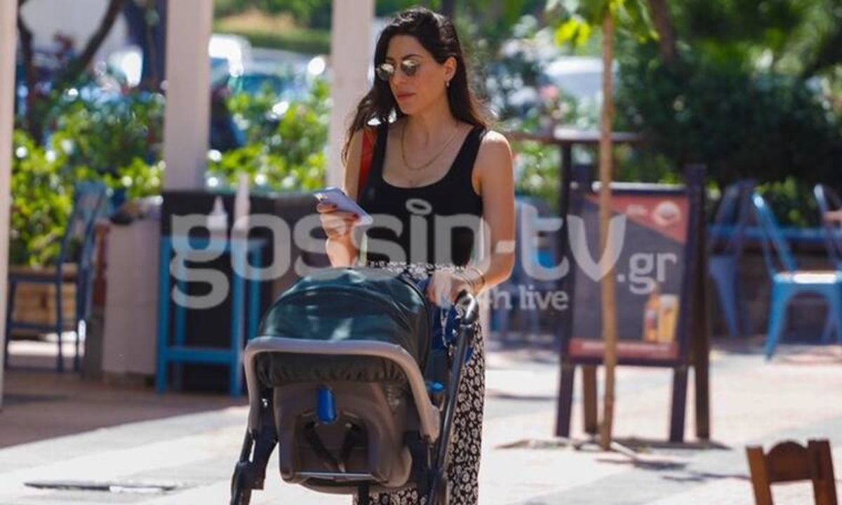 Φλορίντα Πετρουτσέλι: Ξεκίνησε τις βόλτες με τον τεσσάρων μηνών γιο της