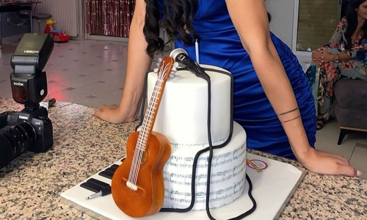 My Style Rocks: Πρώην παίκτρια γιόρτασε τα γενέθλιά της αγκαλιά με τον γιο της