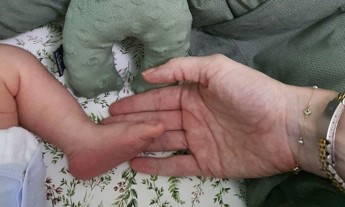 Γέννησε πρόσφατα και συγκινεί: «Πόση ευτυχία χωράει μέσα σε μία χούφτα;»