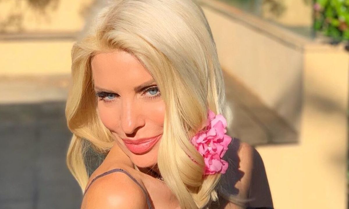 Μενεγάκη:Η φωτό που έφερε σχόλια και η αφοπλιστική απάντηση για τα παιδιά της