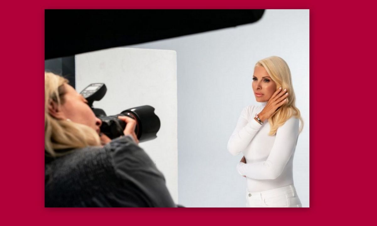 Μενεγάκη:Η πιο εντυπωσιακή φωτογράφιση - Το μήνυμα για τον καρκίνο του μαστού