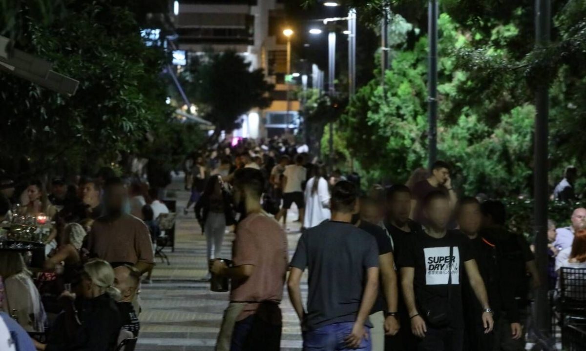 Δερμιτζάκης στο Newsbomb.gr: Μάσκες παντού - Γιατί είναι λάθος ένα lockdown