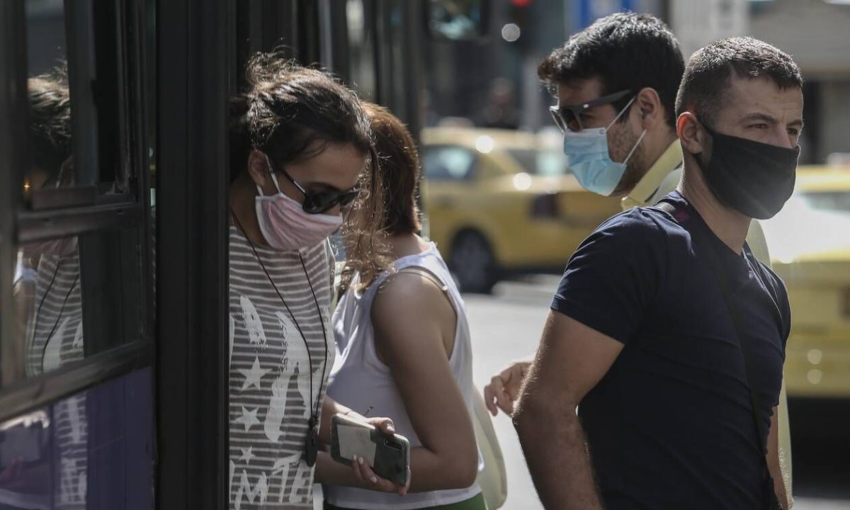 Κορονοϊός: «Καλπάζει» ο ιός στην Αττική - «Ασφυκτιά» το σύστημα υγείας