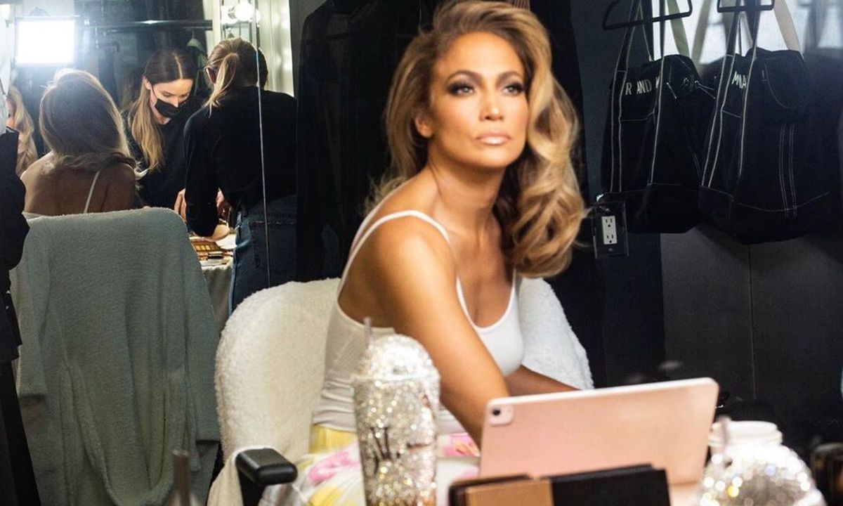 Η μακιγιέρ της J.Lo αποκαλύπτει όλα τα προϊόντα που χρησιμοποιεί η star